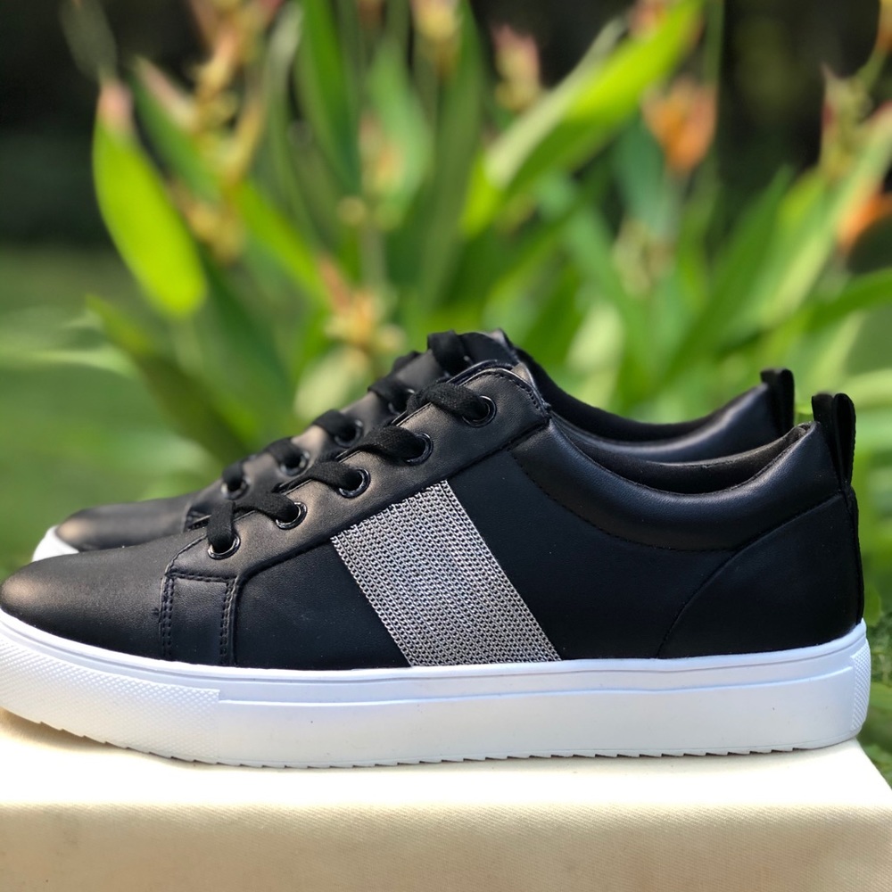 Report Opal Fashion Sneaker US 7.5.
